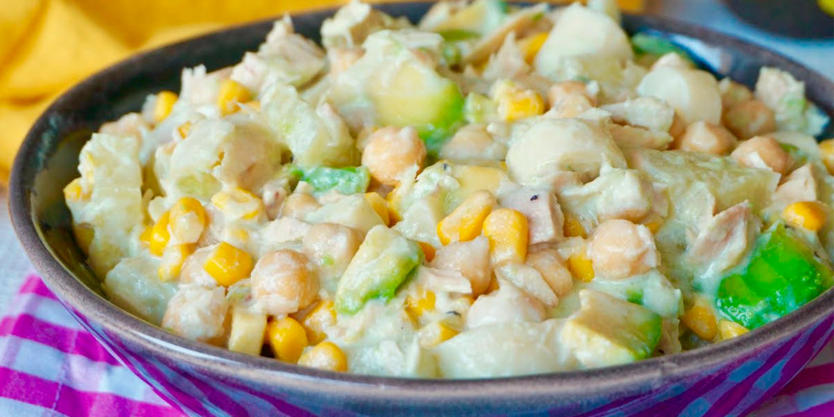 Ensalada tropical con garbanzos